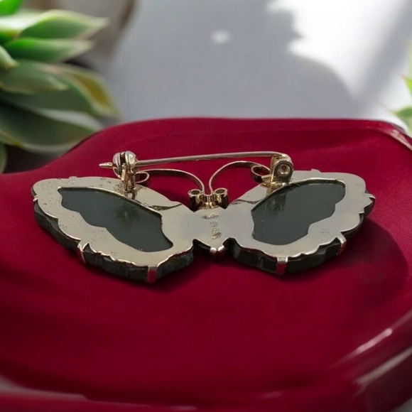 Carved Nephrite Butterfly Brooch Pin, Gold Vermeil Over Sterling, Makers Mark - Picture 5 of 8